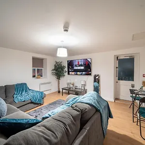 Cozy 2-bedroom Ground-floor Near Kirkstall Shopping Centre , Leeds (West Yorkshire) United Kingdom